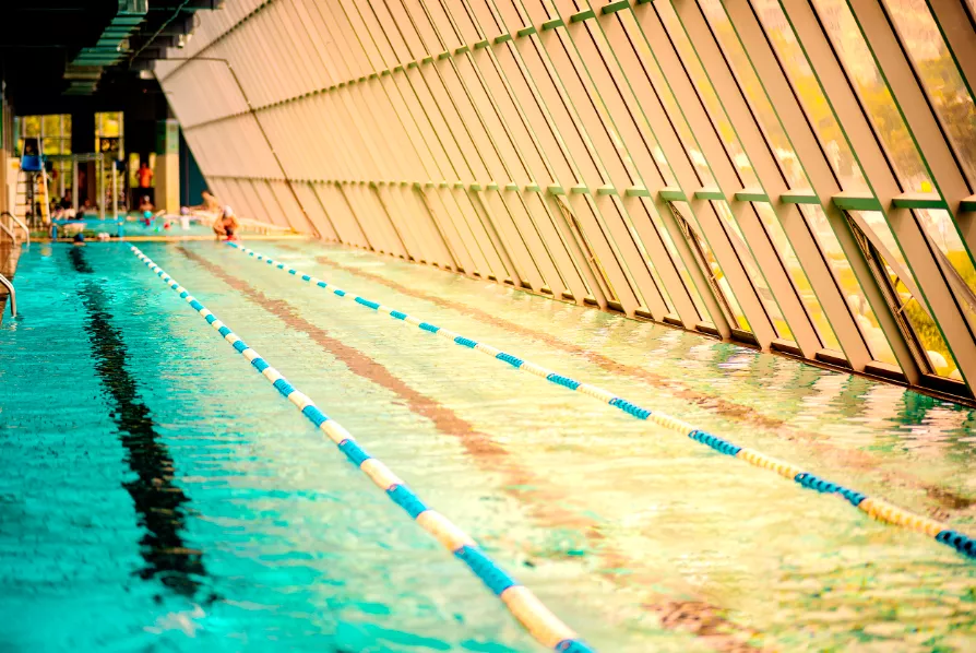 海丰成人混凝土钢结构游泳池项目